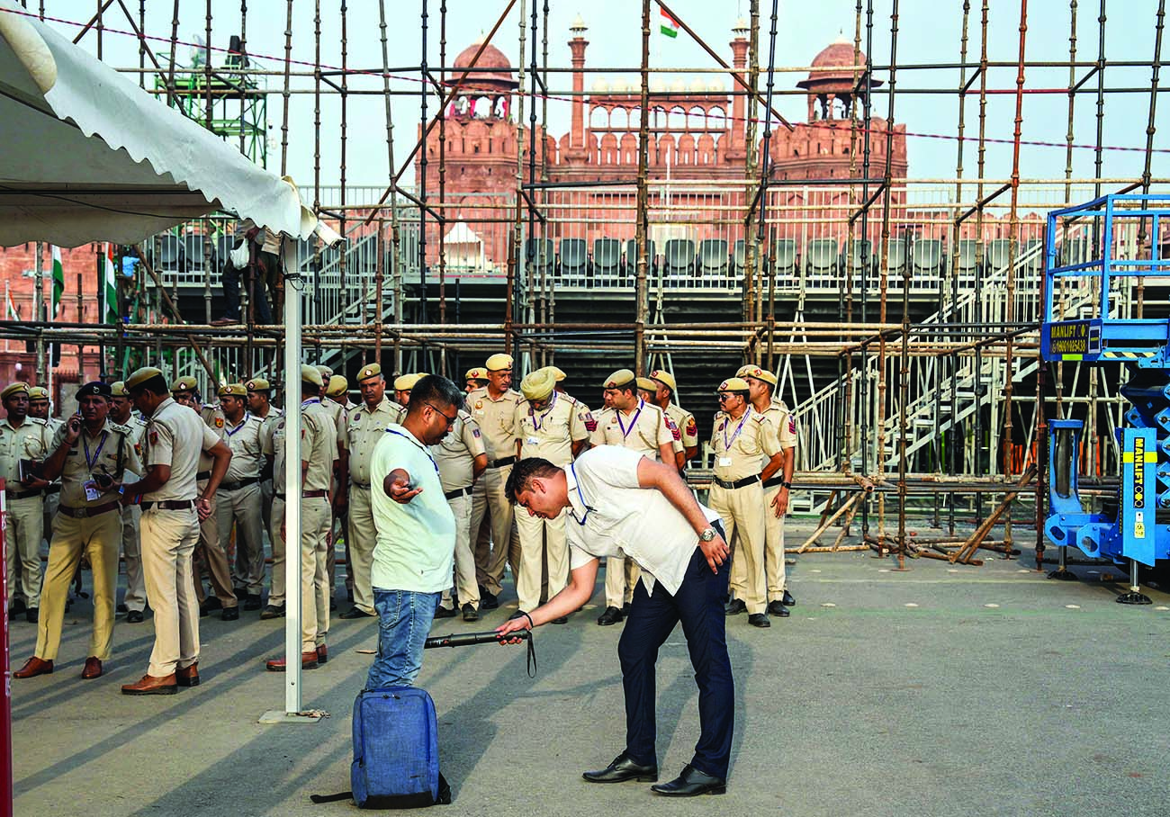 I-Day: Face recognition cameras and 10,000 security personnel to be deployed at Red Fort I-Day: Face recognition cameras and 10,000 security personnel to be deployed at Red Fort