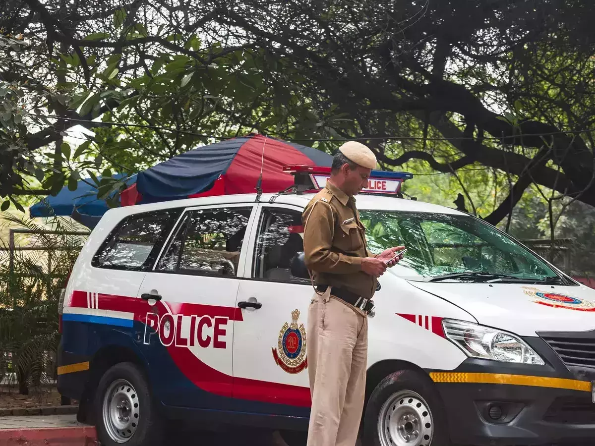 Delhi: School teacher injured as bike-borne men snatches her mobile phone in Saket