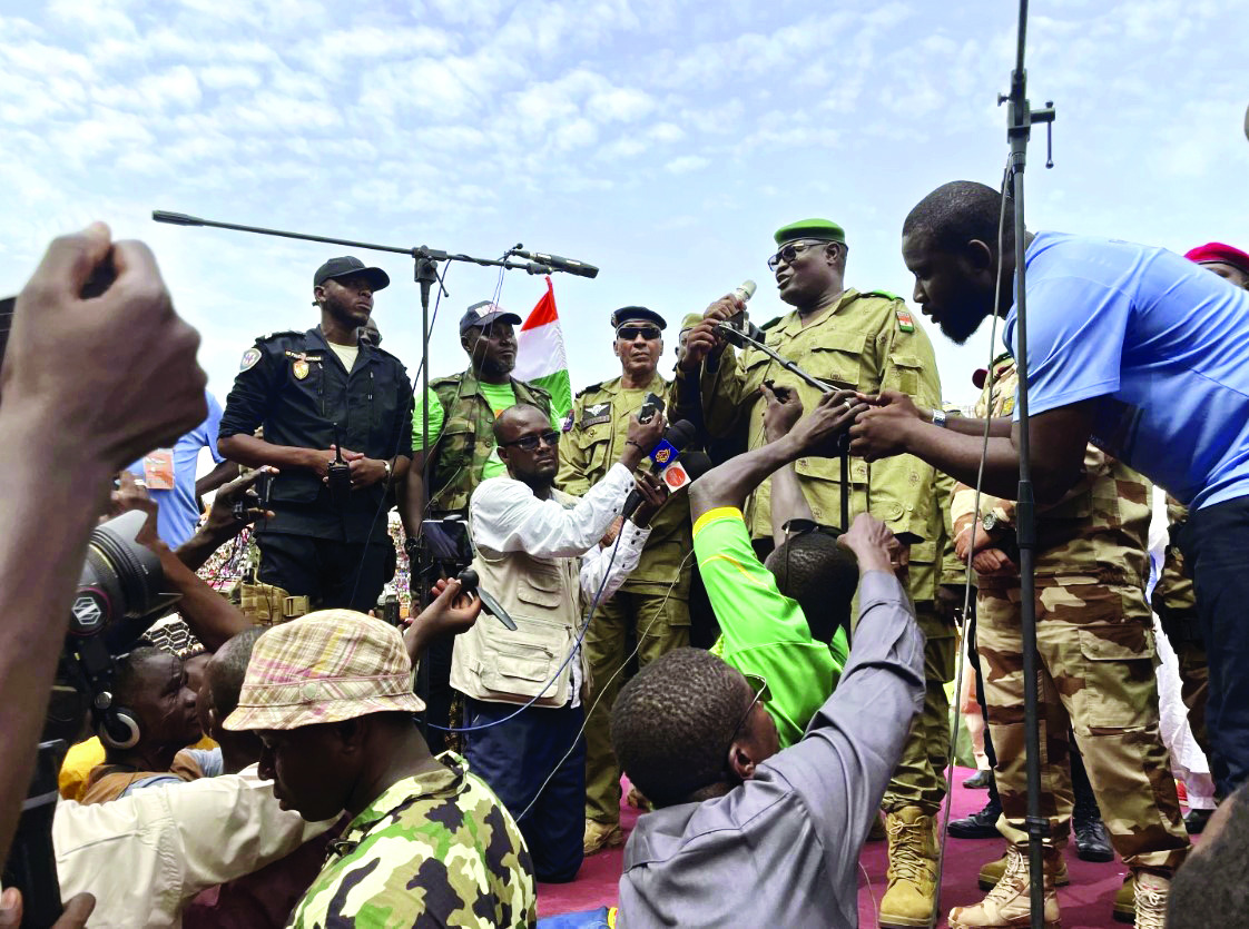 Nigeriens prepare for war against regional countries