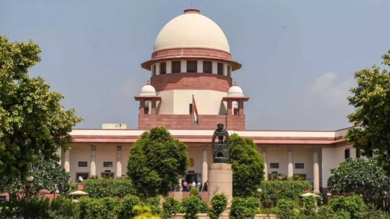 Supreme Court orders status quo on demolition drive near the Krishna Janmabhoomi in Mathura