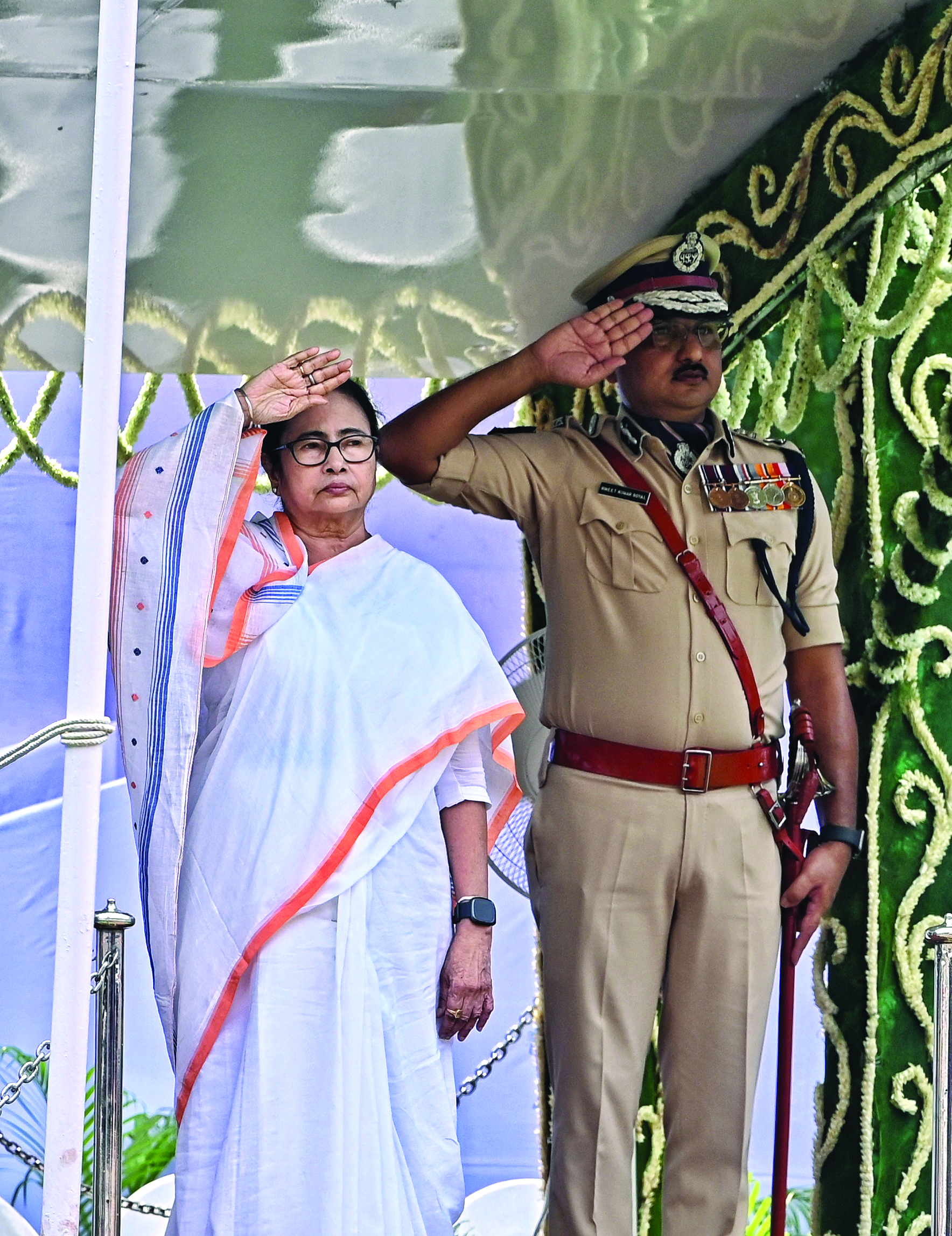 Set aside differences & stand united for ‘brighter, better INDIA’: Mamata