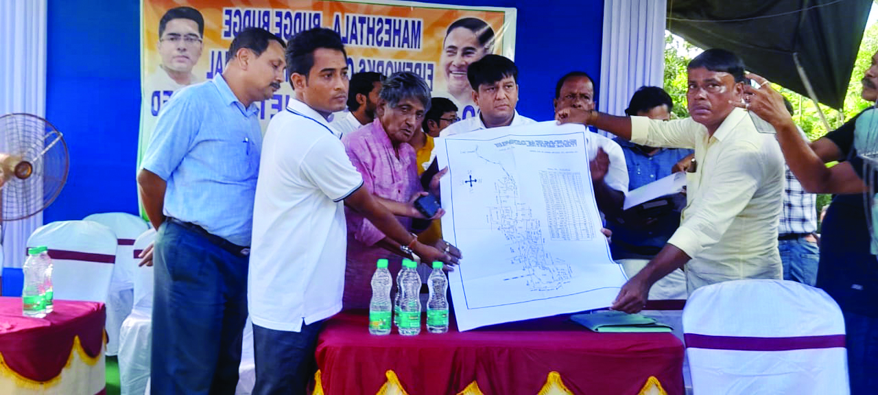 South 24-Parganas DM visits Nandarampur for setting up cluster for manufacture of green crackers