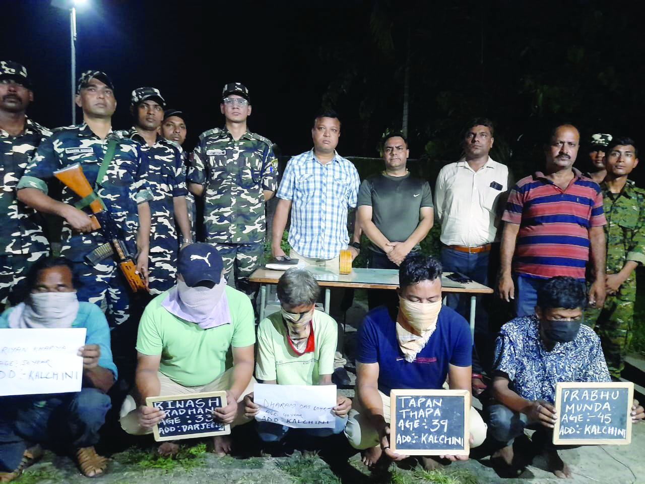 Five arrested with elephant tusk worth about Rs 15 lakh : BSF jawan and IRB constable are two of the five Five arrested with elephant tusk worth about Rs 15 lakh : BSF jawan and IRB constable are two of the five