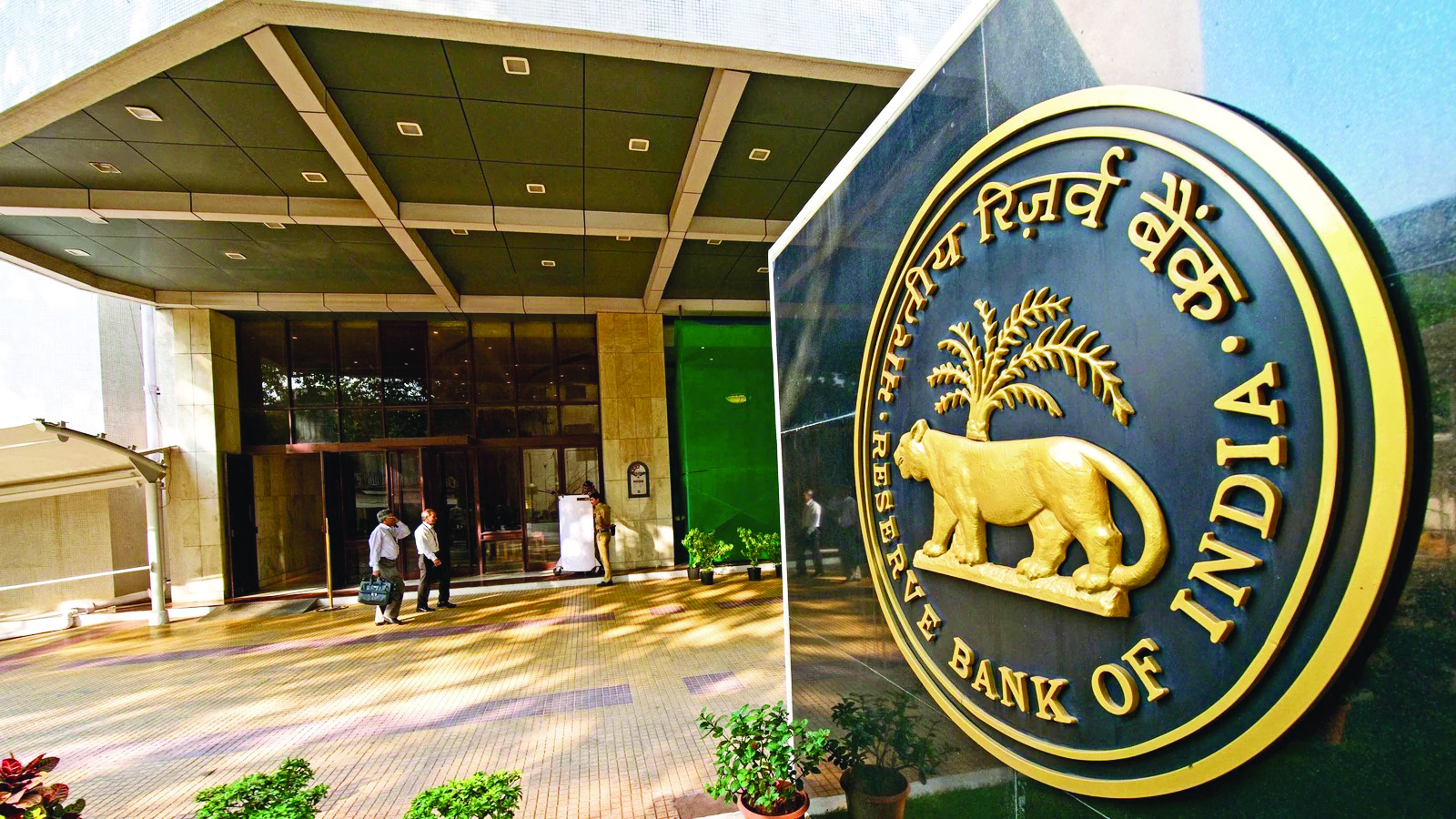 RBI restricts banks & NBFCs   from levying penal interest
