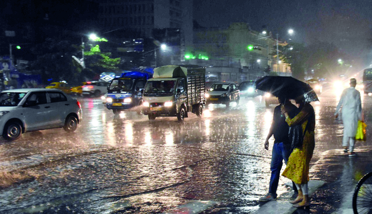 MeT spies soaring humidity in S Bengal districts; N Bengal to witness heavy rain MeT spies soaring humidity in S Bengal districts; N Bengal to witness heavy rain