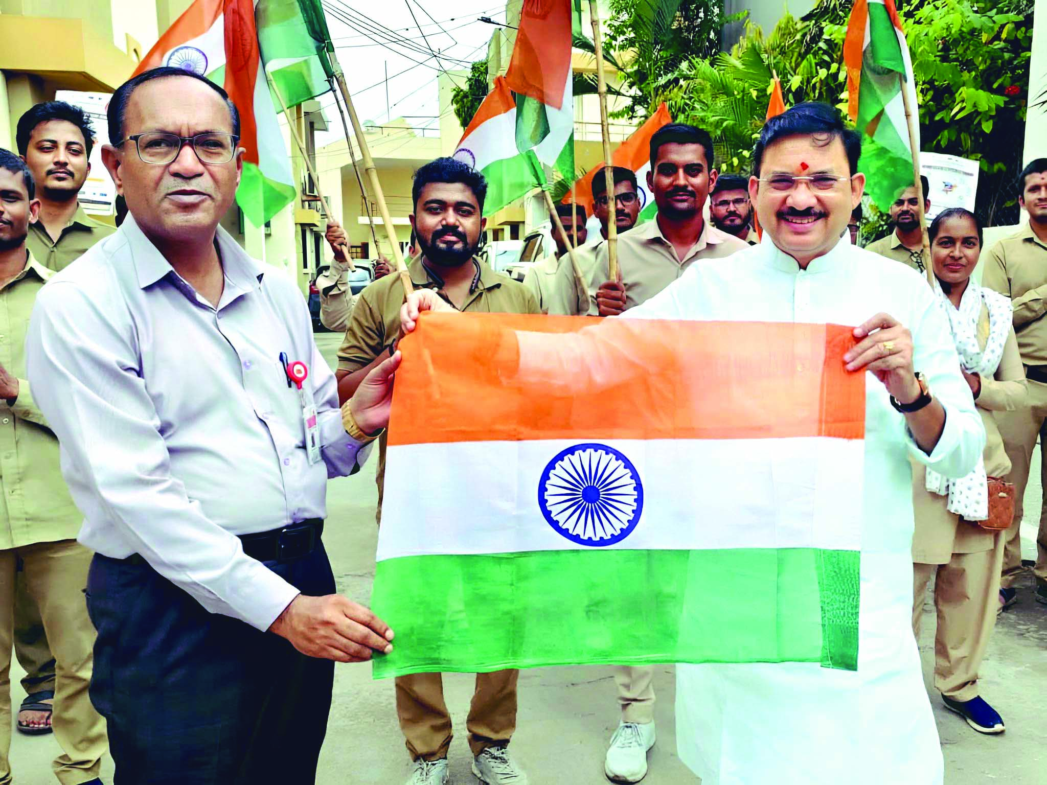 Postal dept sells 1.44 crore national flags Postal dept sells 1.44 crore national flags