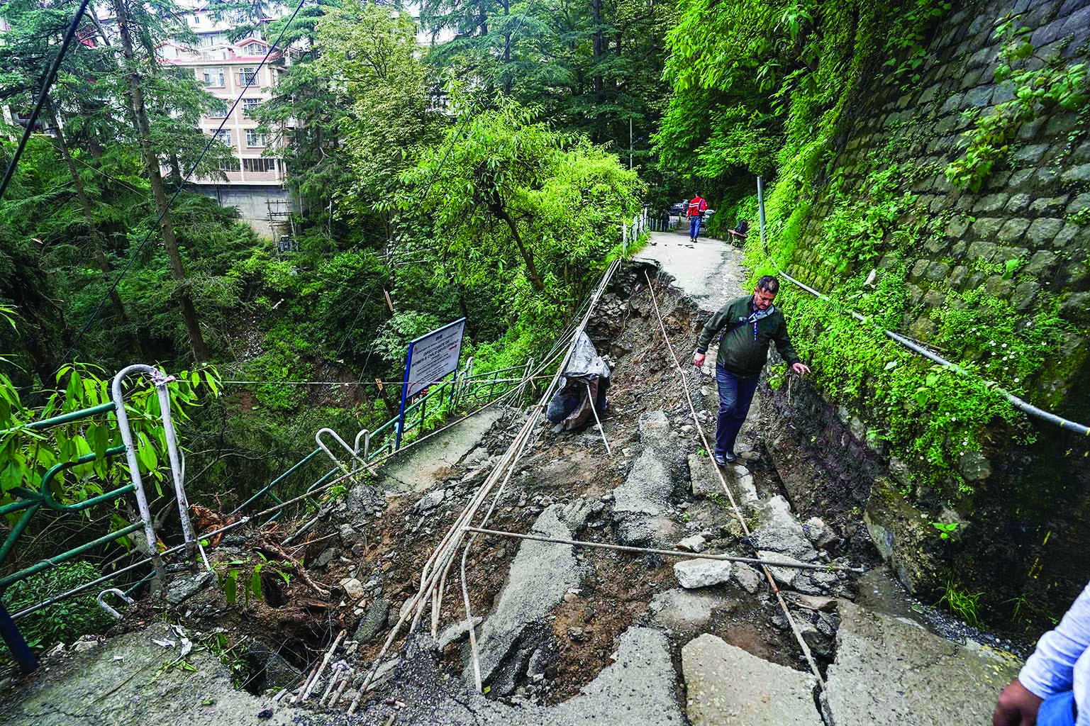 Shimla vulnerable: Water saturation in soil, random construction led to collapse of buildings Shimla vulnerable: Water saturation in soil, random construction led to collapse of buildings
