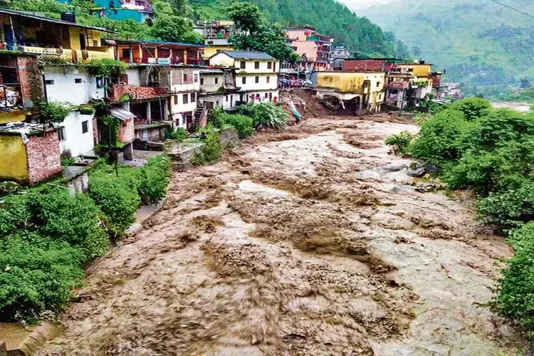 Uttarakhand: Heavy rains may lead to flooding of Tharali town