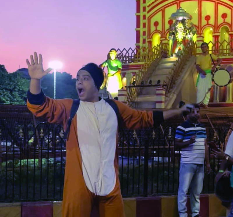 Indie maker dresses up as fox, hits streets to promote film Indie maker dresses up as fox, hits streets to promote film