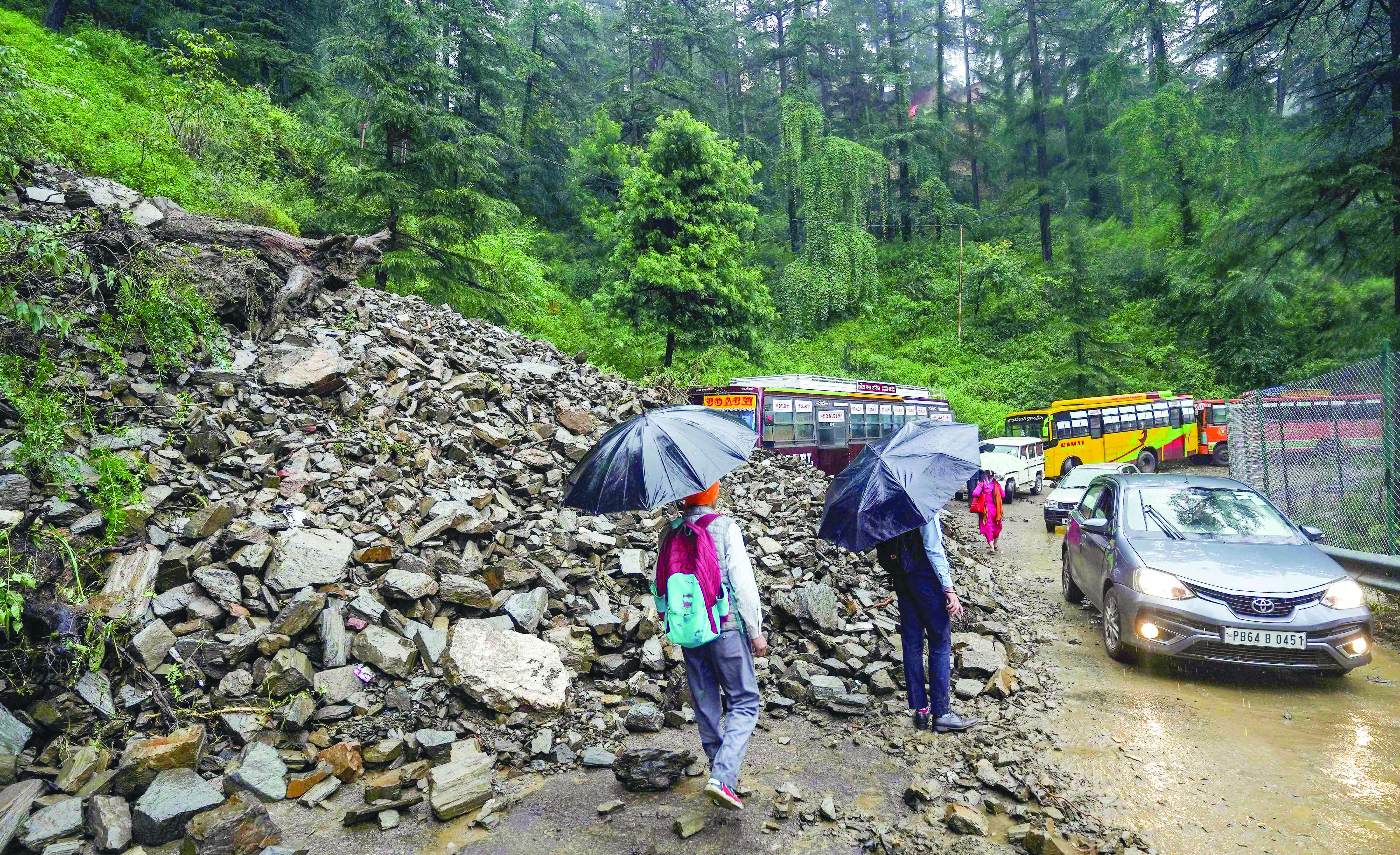 Himachal: 7 killed in heavy rains, red alert in 6 districts