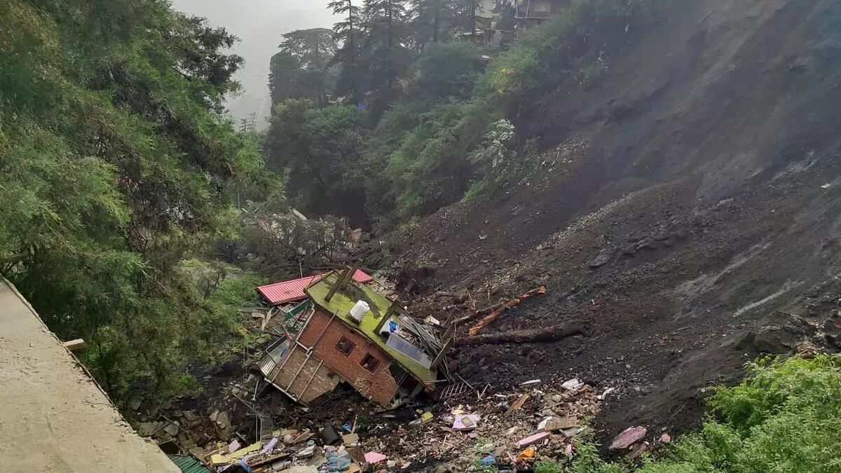 Himachal Pradesh : Amid heavy rains eight buildings collapse in Kullu
