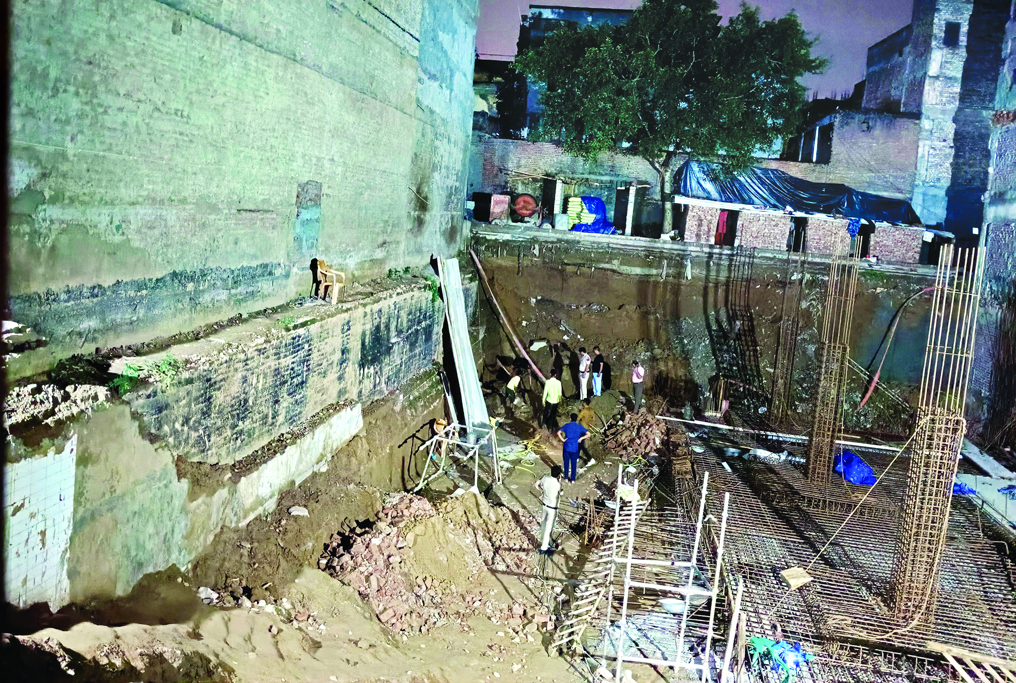 2 die as under-construction building collapses in Okhla 2 die as under-construction building collapses in Okhla