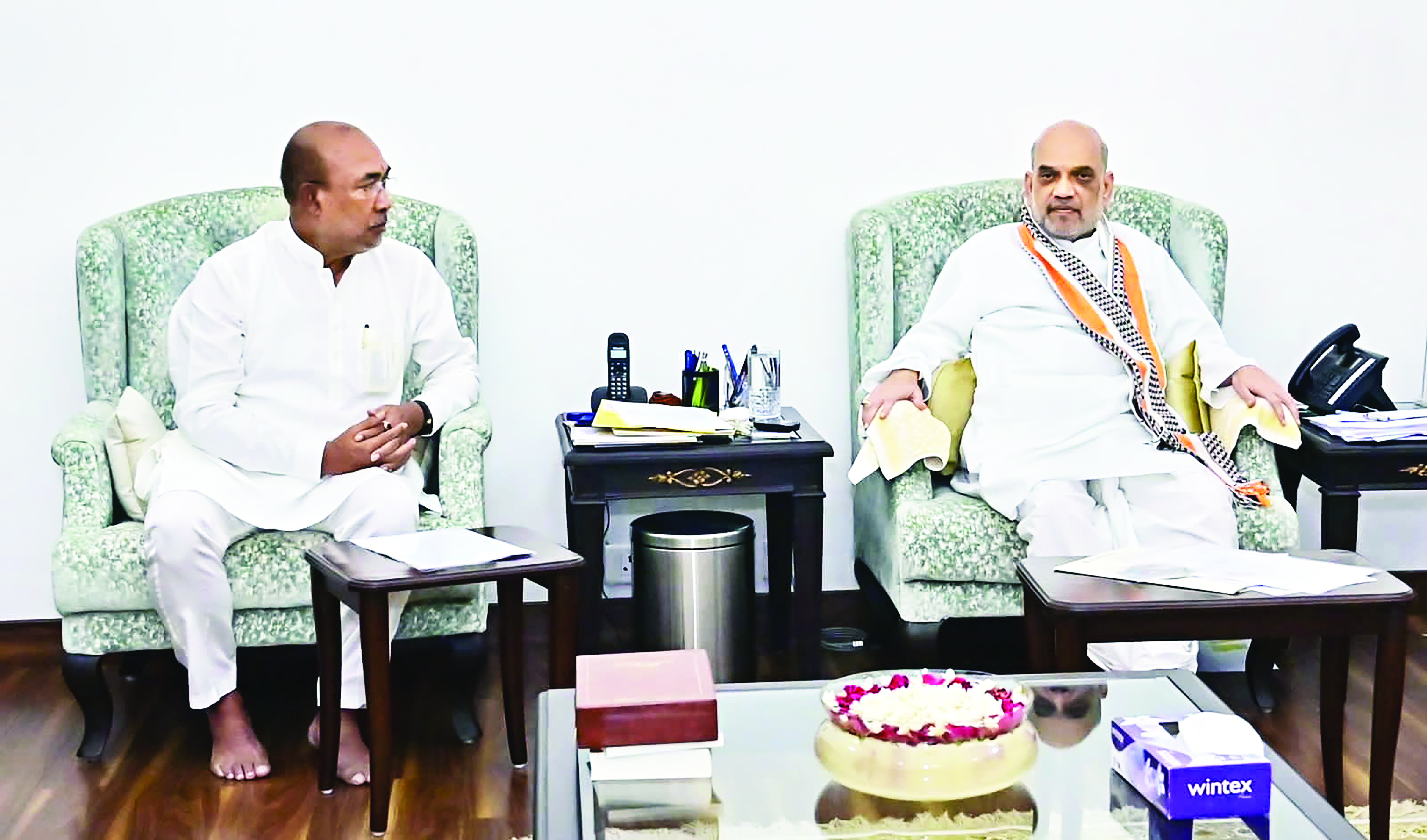 Manipur CM meets Amit Shah, briefs him about prevailing situation in state