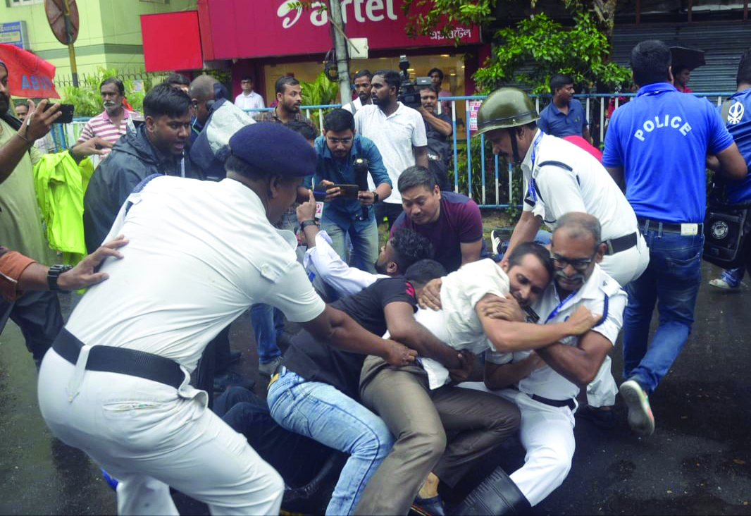 ABVP clashes with police, TMC criticises raising of ‘Goli Maro’ slogan