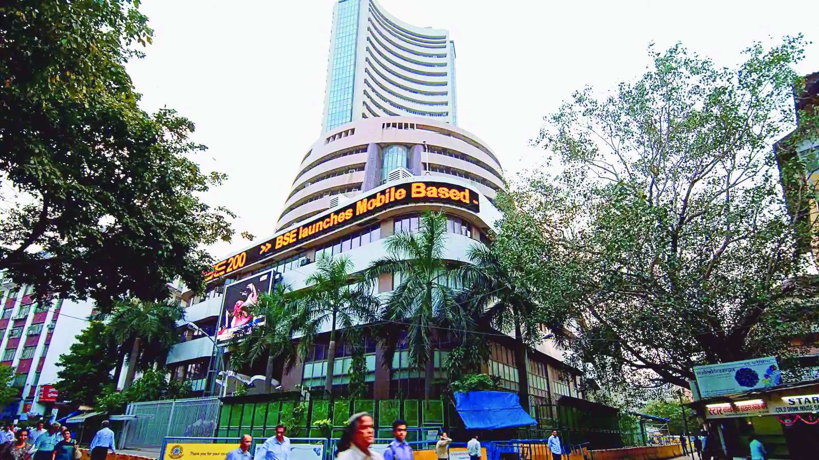 ‘Markets to focus on macro data, global trends & foreign investors’