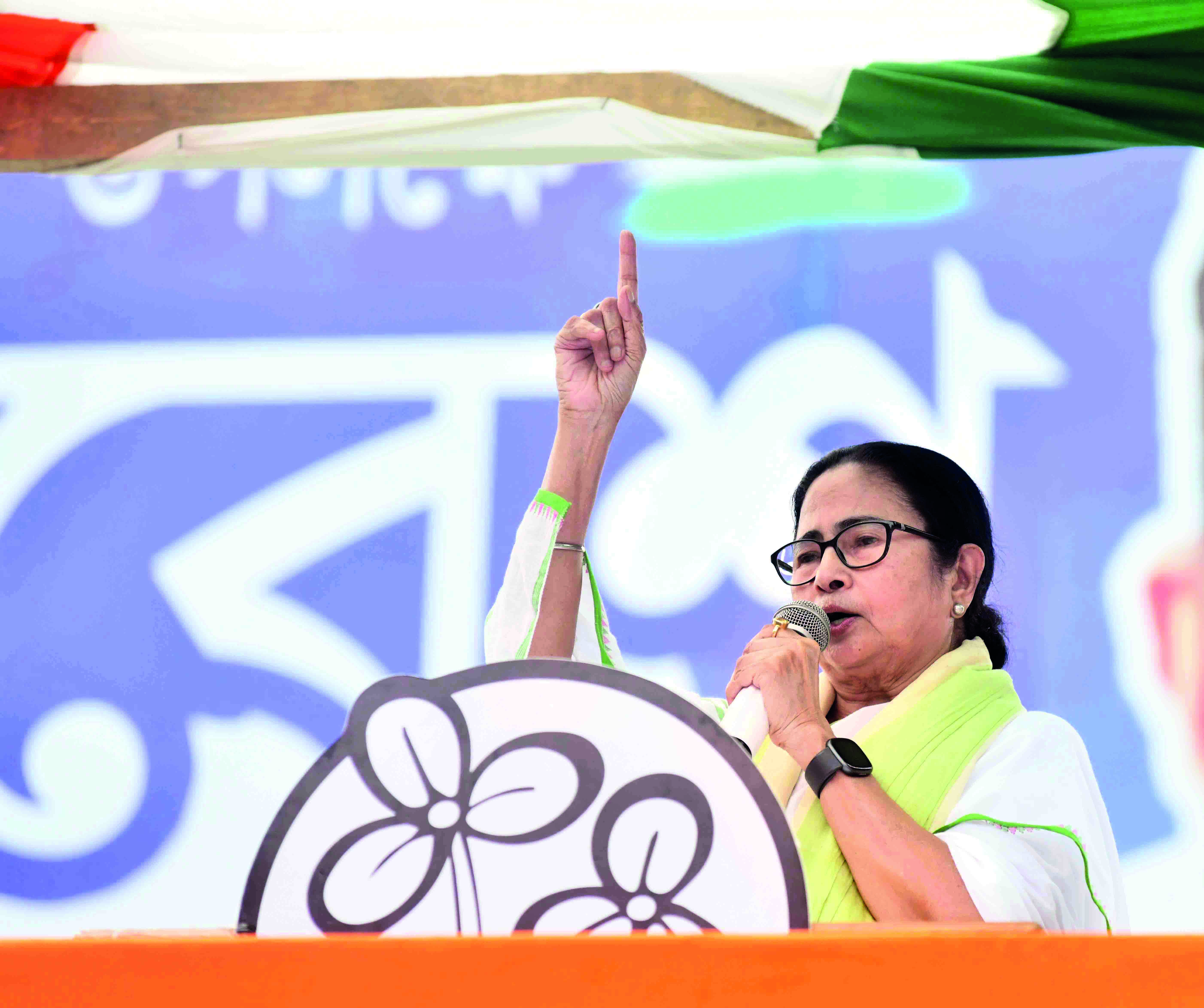 CM urges manufacturing units to produce green crackers