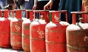 Price of gas cylinder reduced by Rs 200