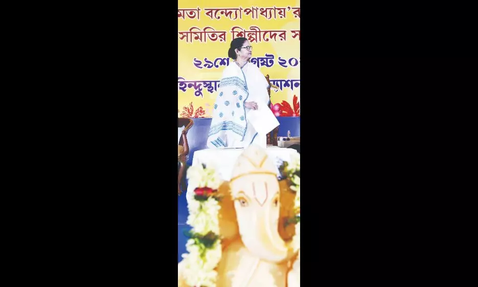 CM offers 20 cottah land for ‘Mishti Hub’ in New Town CM offers 20 cottah land for ‘Mishti Hub’ in New Town