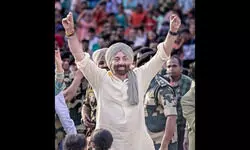 Sunny Deol opens up about his old feud with Shah Rukh Khan