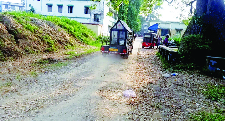 Balurghat civic body to repair roads before Durga Puja Balurghat civic body to repair roads before Durga Puja