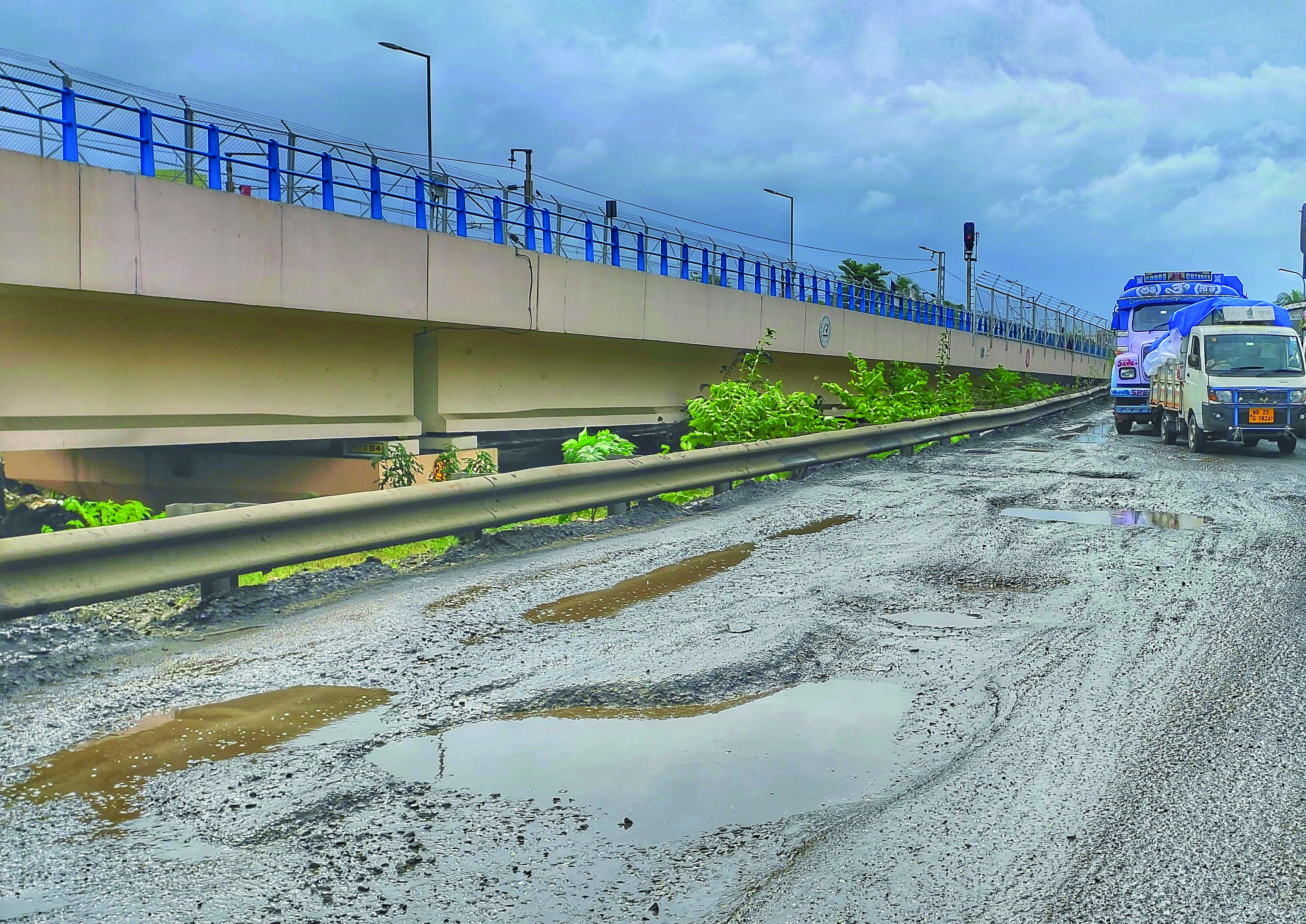 KMC starts road repair work following list sent by Lalbazar