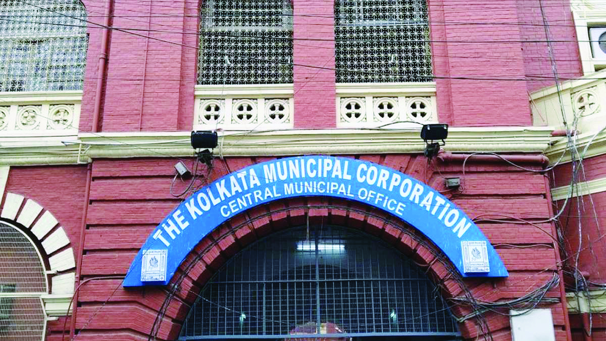 Ahead of Durga Puja, KMC starts pulling down illegal hoardings in city