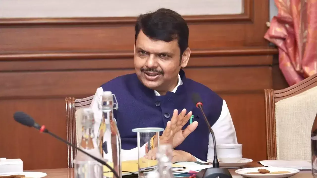 Maratha quota violence: Leader of opposition Vijay Wadettiwar demands resignation of Fadnavis Maratha quota violence: Leader of opposition Vijay Wadettiwar demands resignation of Fadnavis