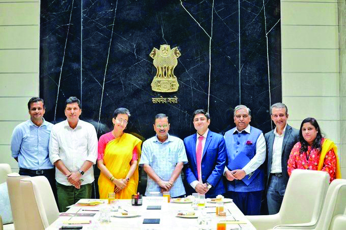 CM holds meeting with CII over pollution, infra and employment