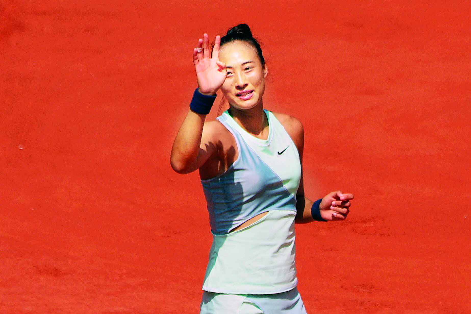 Zheng Qinwen advances to US Open quarter-finals, ousts Jabeur