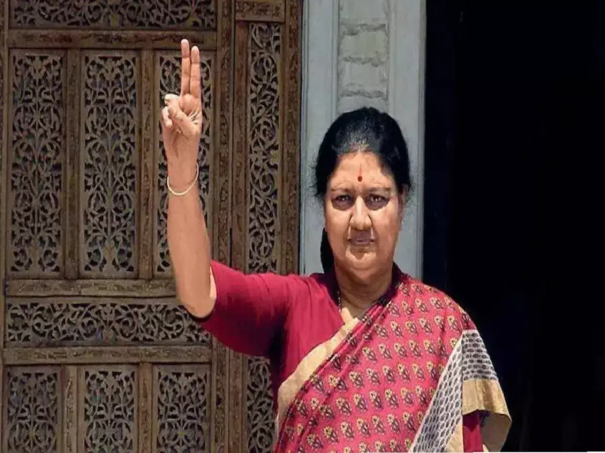 Non-bailable warrant issued against Sasikala for not appearing in court