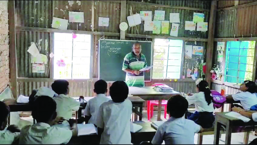 Man teaching at a village school voluntarily for last 21 years sans pay