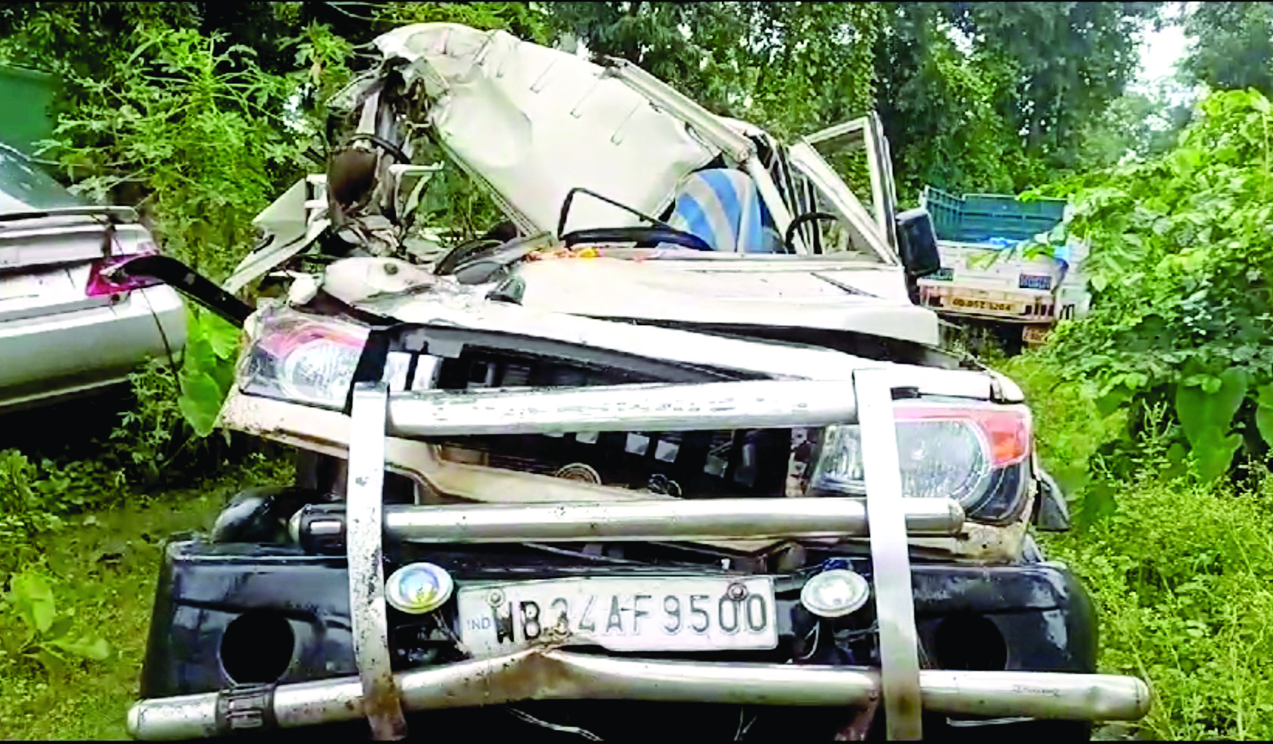Civic volunteer, WBNVF personnel killed after police van rams container carrier Civic volunteer, WBNVF personnel killed after police van rams container carrier