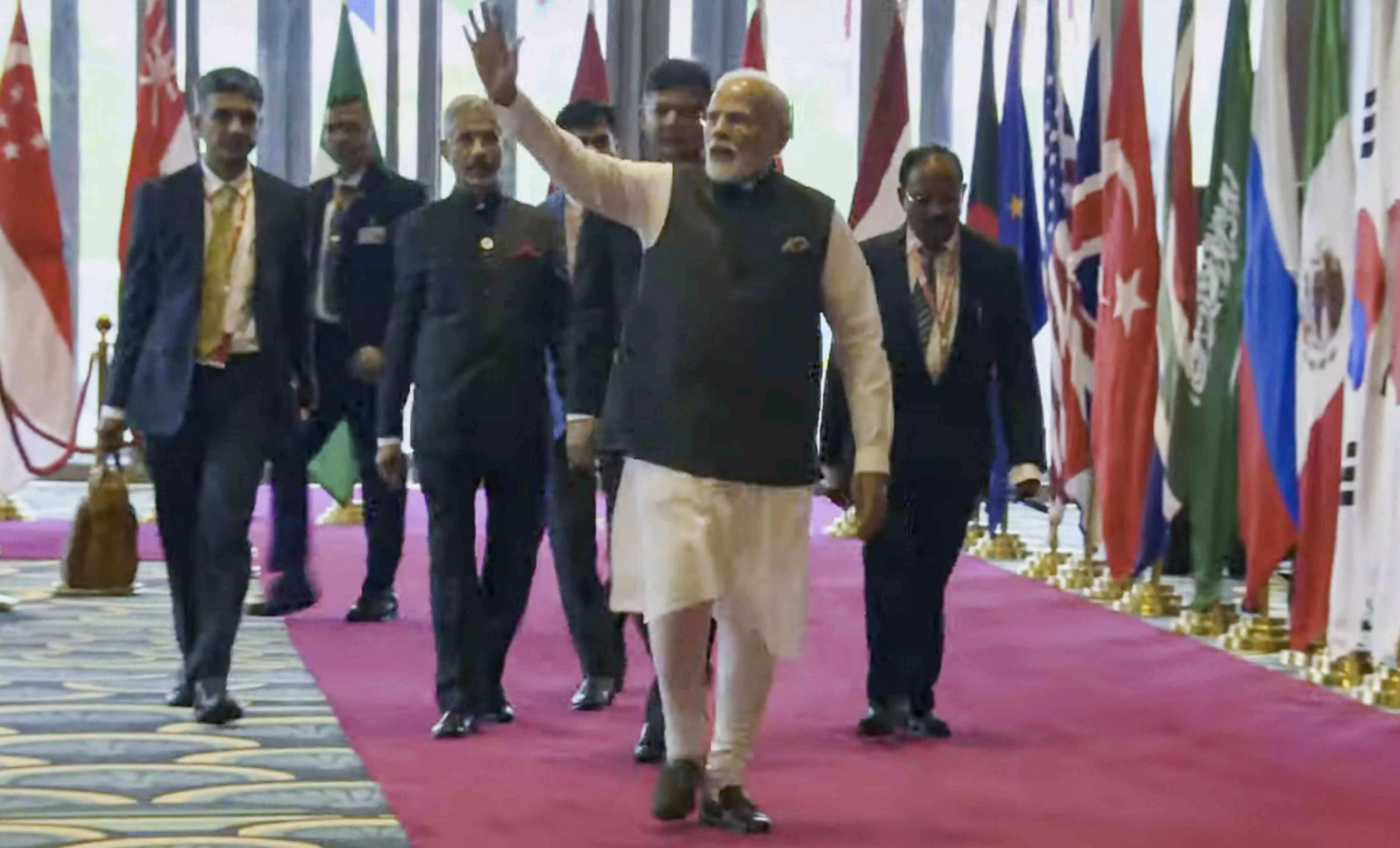 Modi begins G-20 summit with ‘Bharat’ nameplate