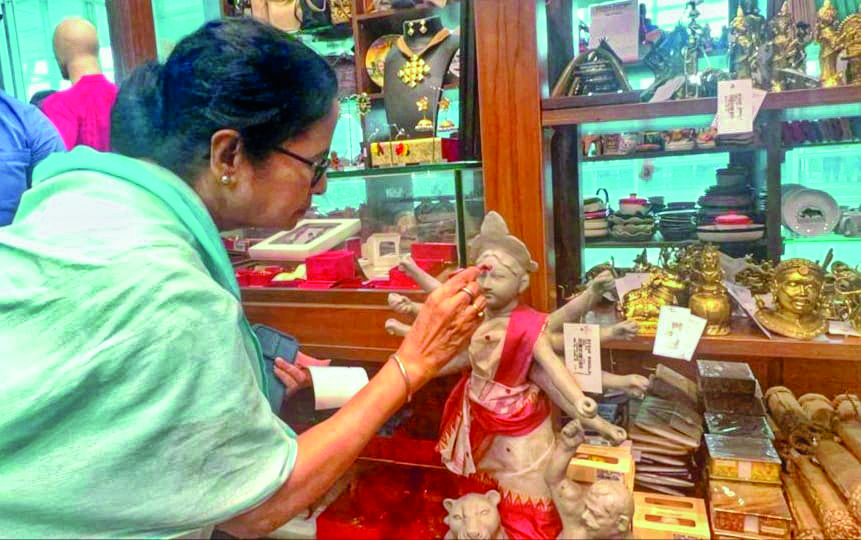 Mamata departs for 12-day tour of Spain and Dubai