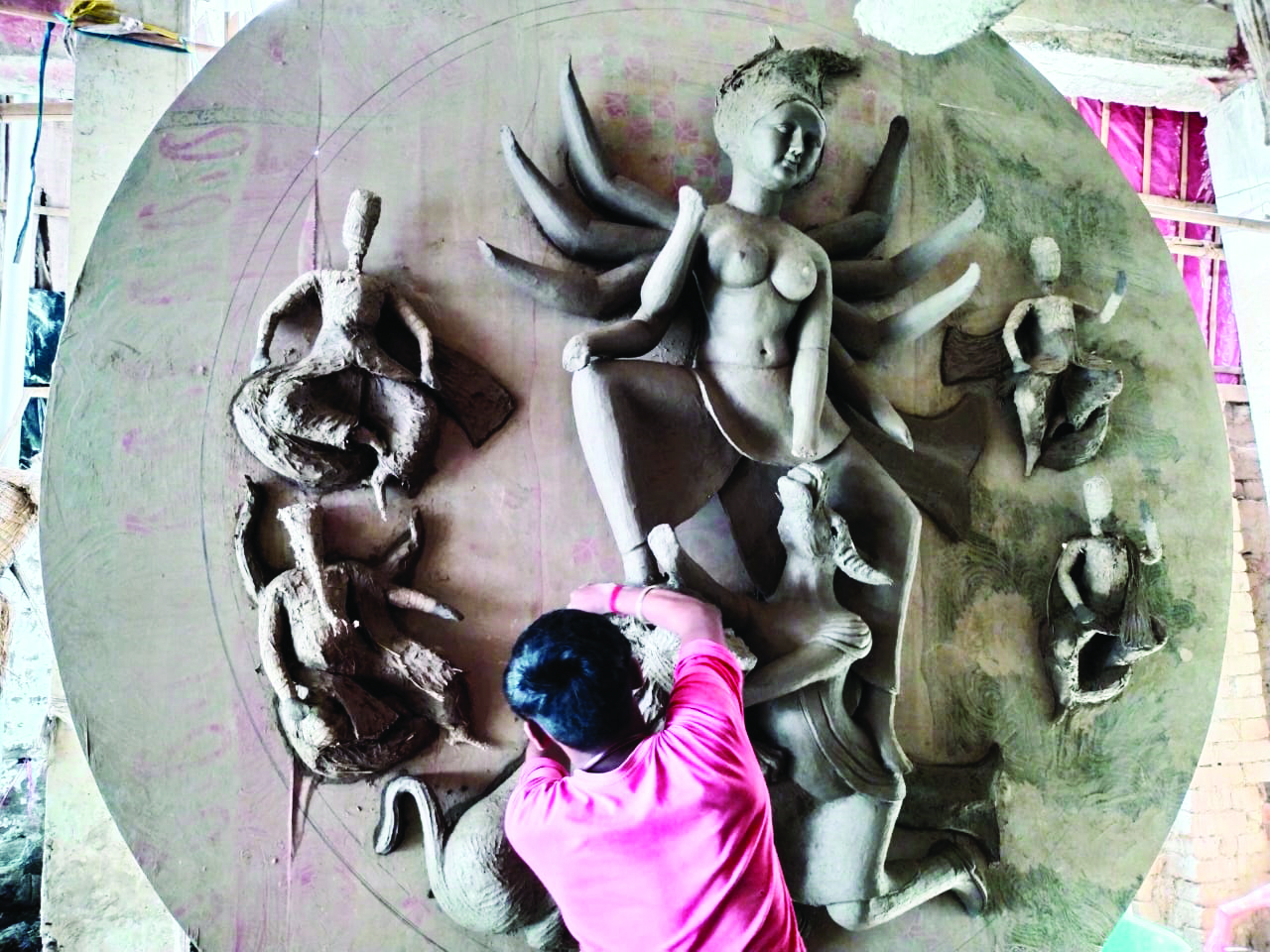 ‘With prices of clay skyrocketing, idol makers in tight spot’