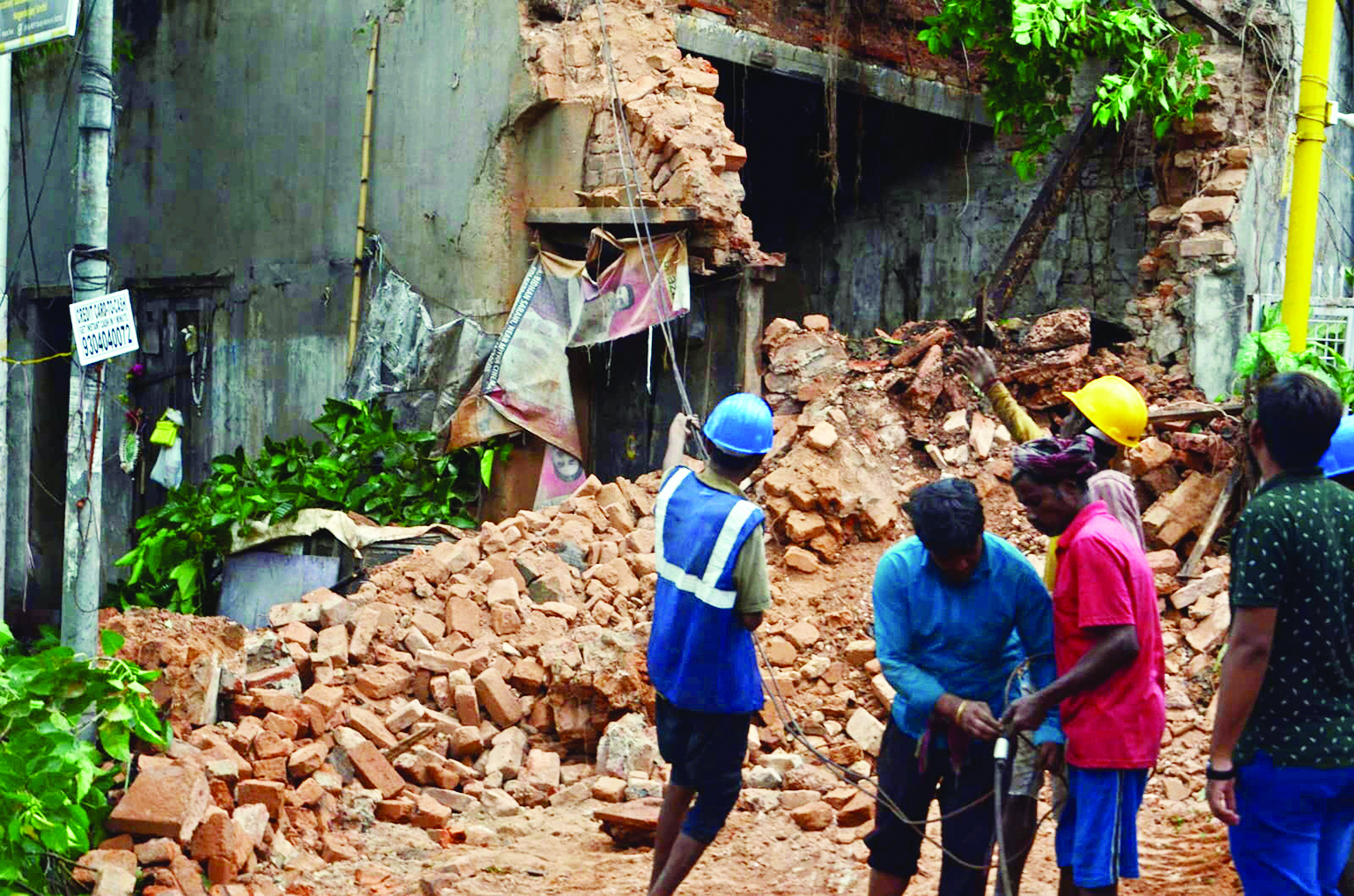 Portion of house collapses in Bidhan Sarani, none injured