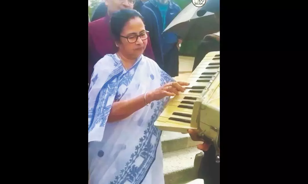 Mamata to visit Barcelona Port, invites Spanish bizmen to invest in Bengal