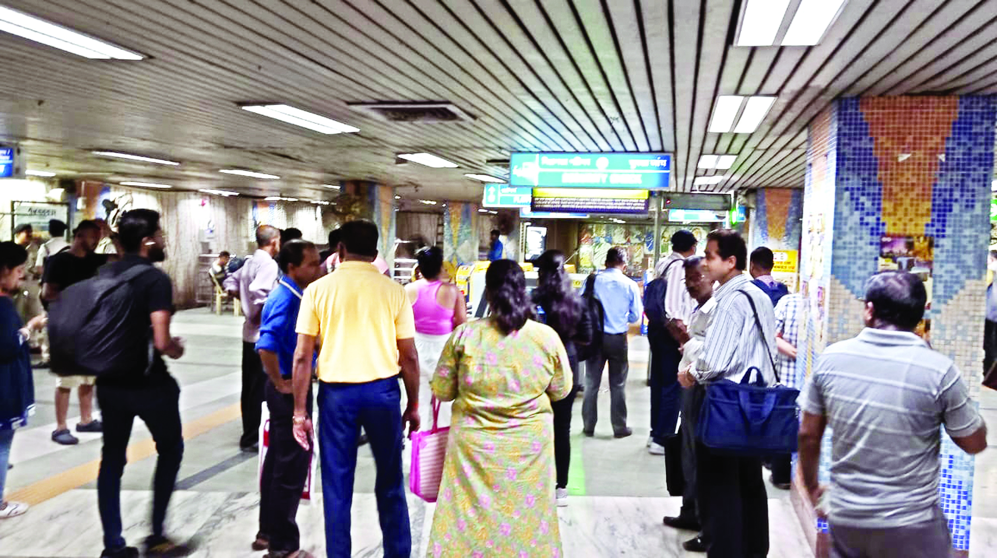 Commuters inconvenienced as Metro services were hit due to cable fault Commuters inconvenienced as Metro services were hit due to cable fault