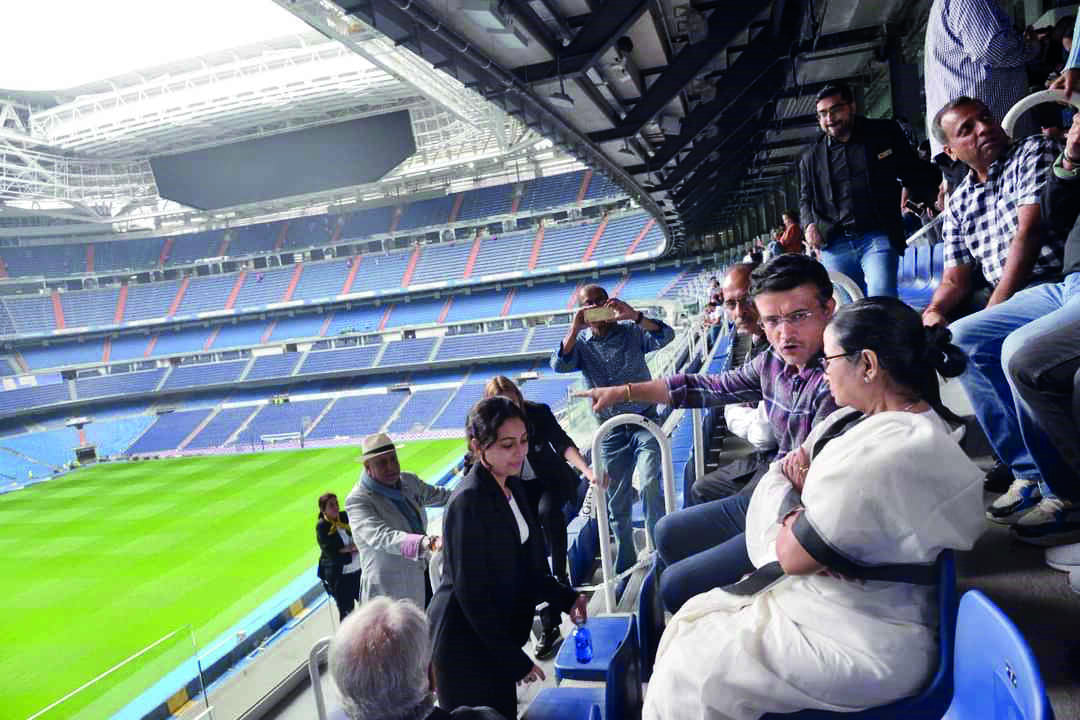 Mamata recorre el estadio principal del Real Madrid