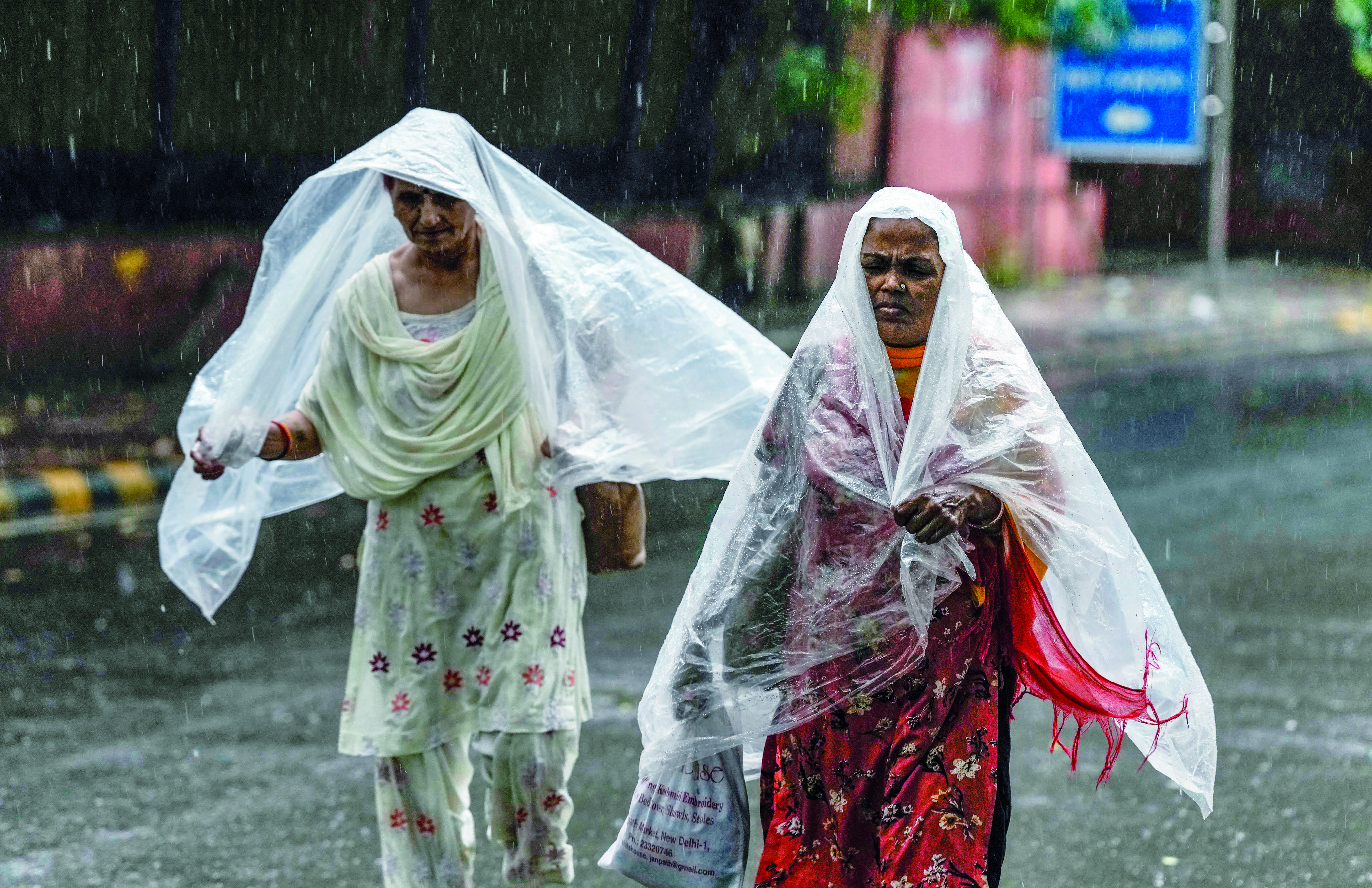 Sprightly showers cheer Delhiites, minimum temp 26.9 deg Celsius Sprightly showers cheer Delhiites, minimum temp 26.9 deg Celsius