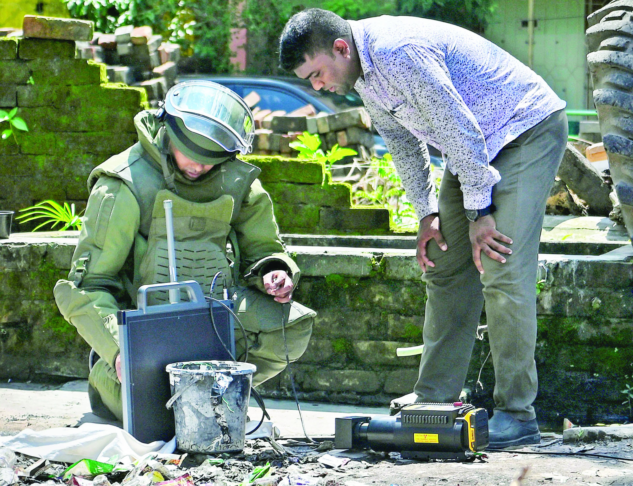 Device similar to bomb recovered from Haridevpur