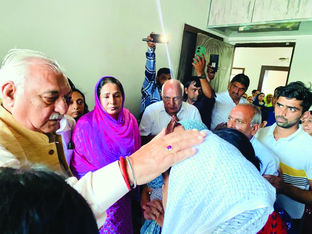 Hooda visits the house of martyr Major Ashish