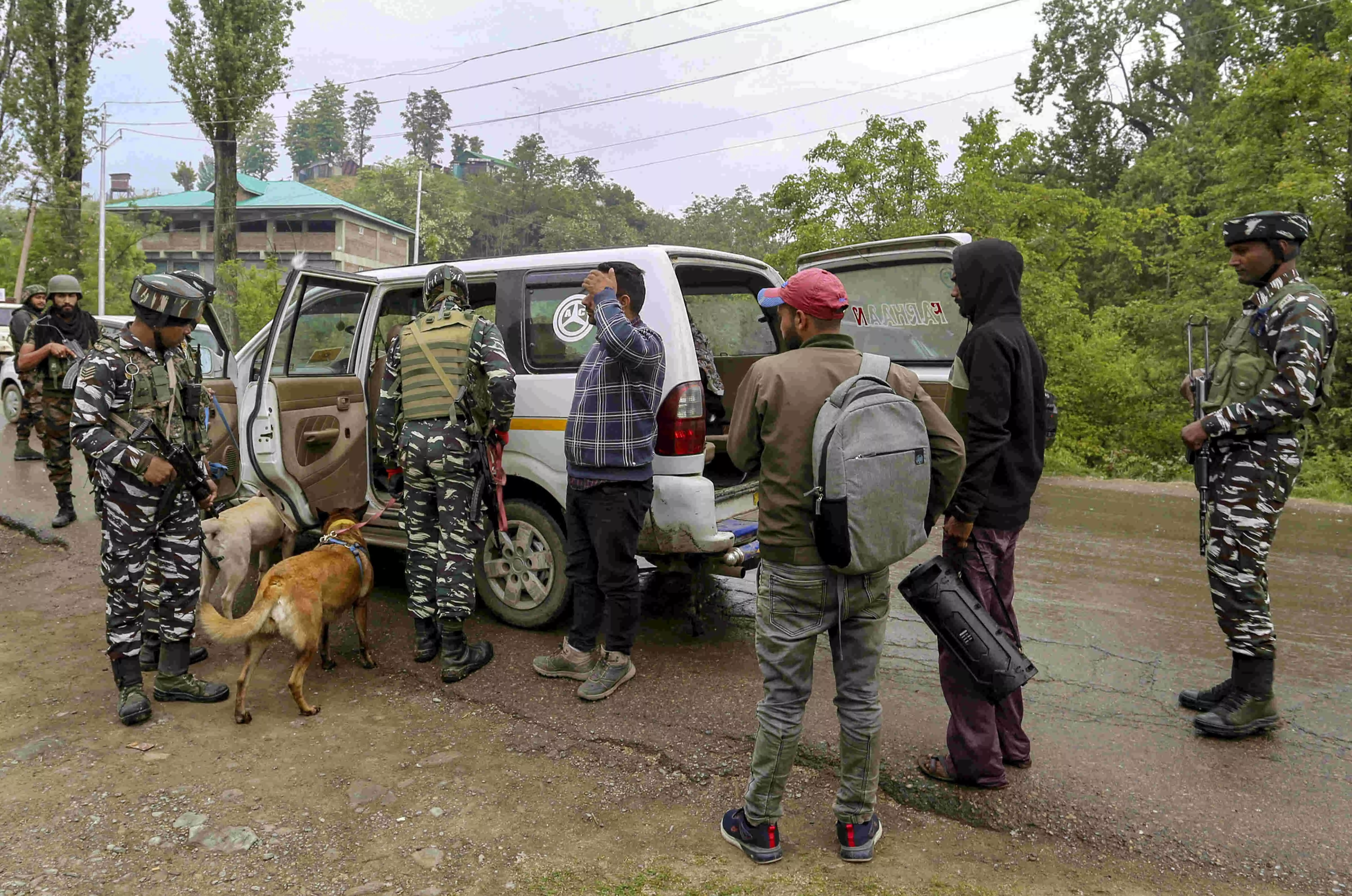 2 bodies, including that of soldier, found in Gadole forests of Anantnag in Jammu and Kashmir
