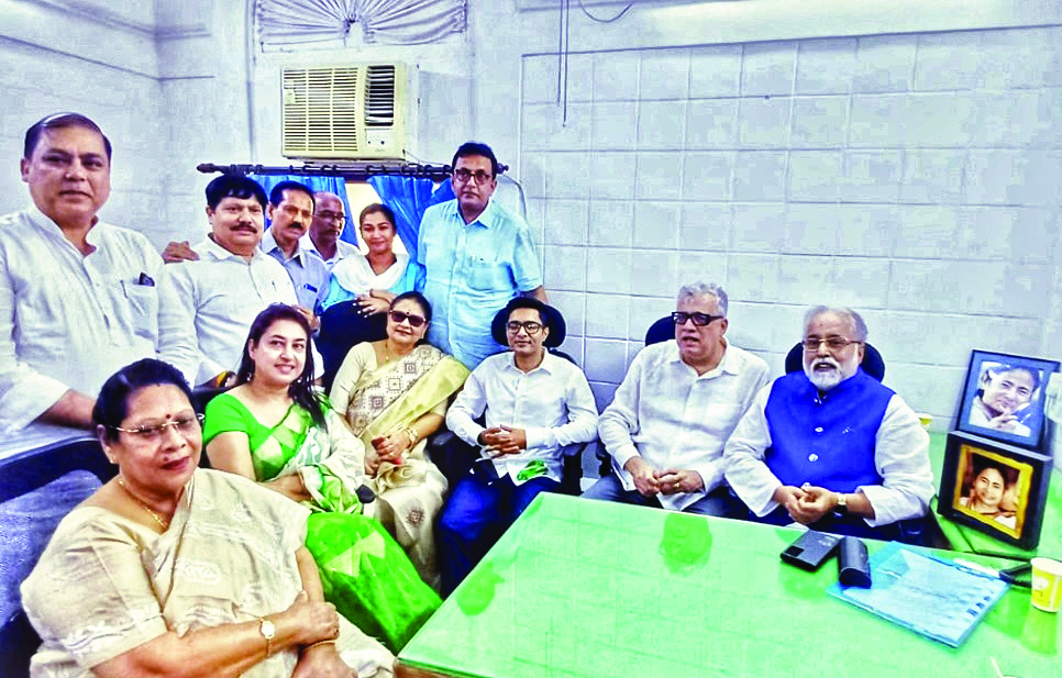 Abhishek holds meet with party MPs to   chalk out plan for spl Parliament session