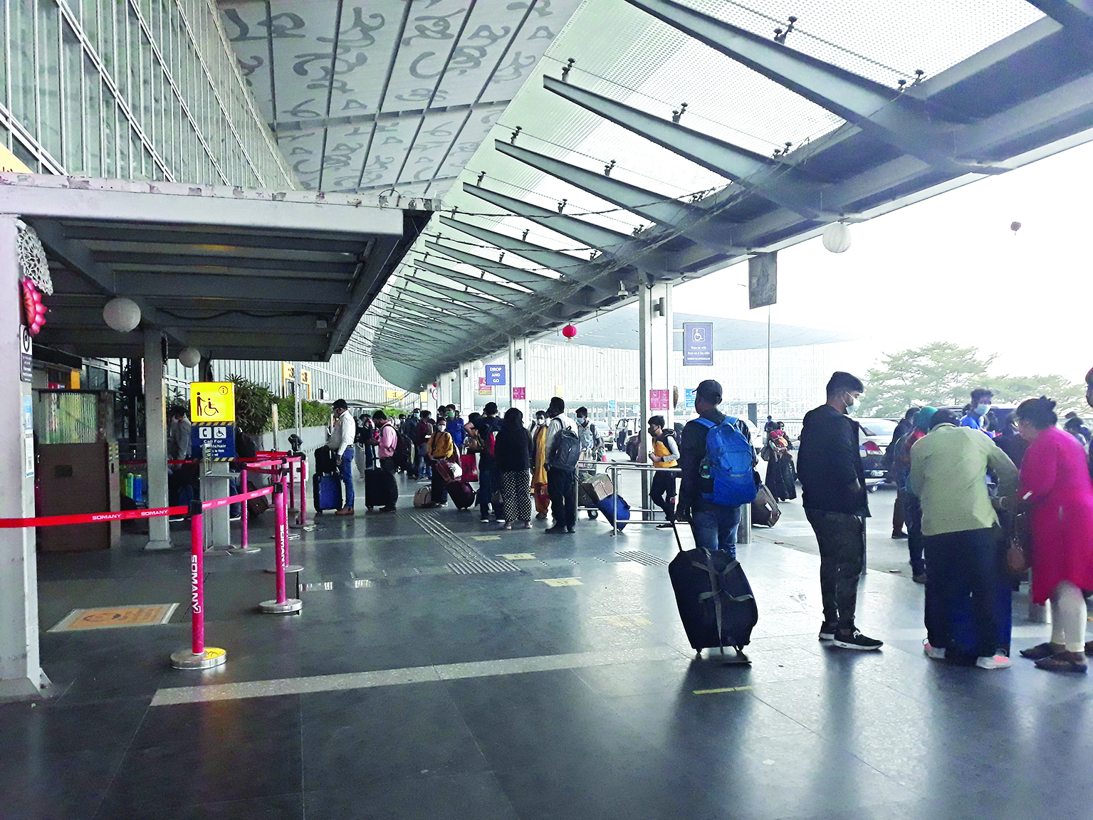 Flight with cracked window makes emergency landing at Kolkata airport