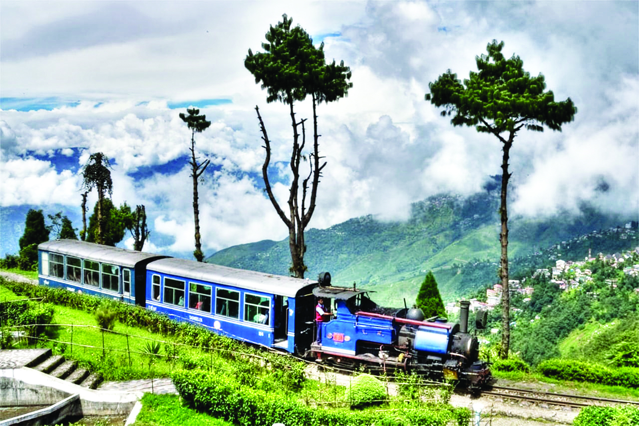 SCC suggests levelling of Darjeeling Himalayan Railway tracks on NH55 SCC suggests levelling of Darjeeling Himalayan Railway tracks on NH55
