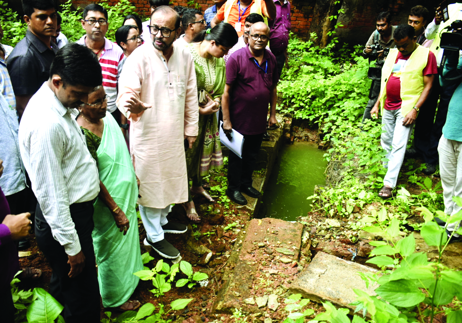 KMC spots mosquito larvae, garbage on JU campus during dengue drive