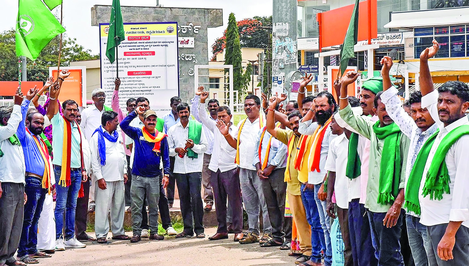 Protests over Cauvery water issue spreads in Karnataka