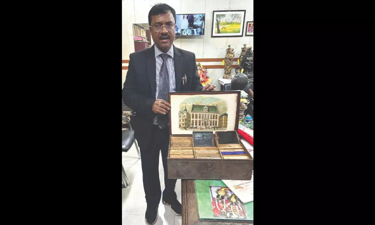 Looking at yesteryear Kolkata through lens