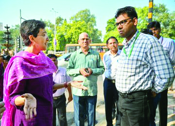 Atishi conducts thorough inspection of key road sections